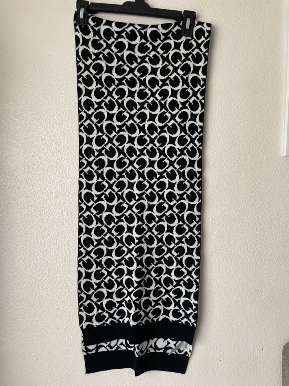Guess women’s Scarves
